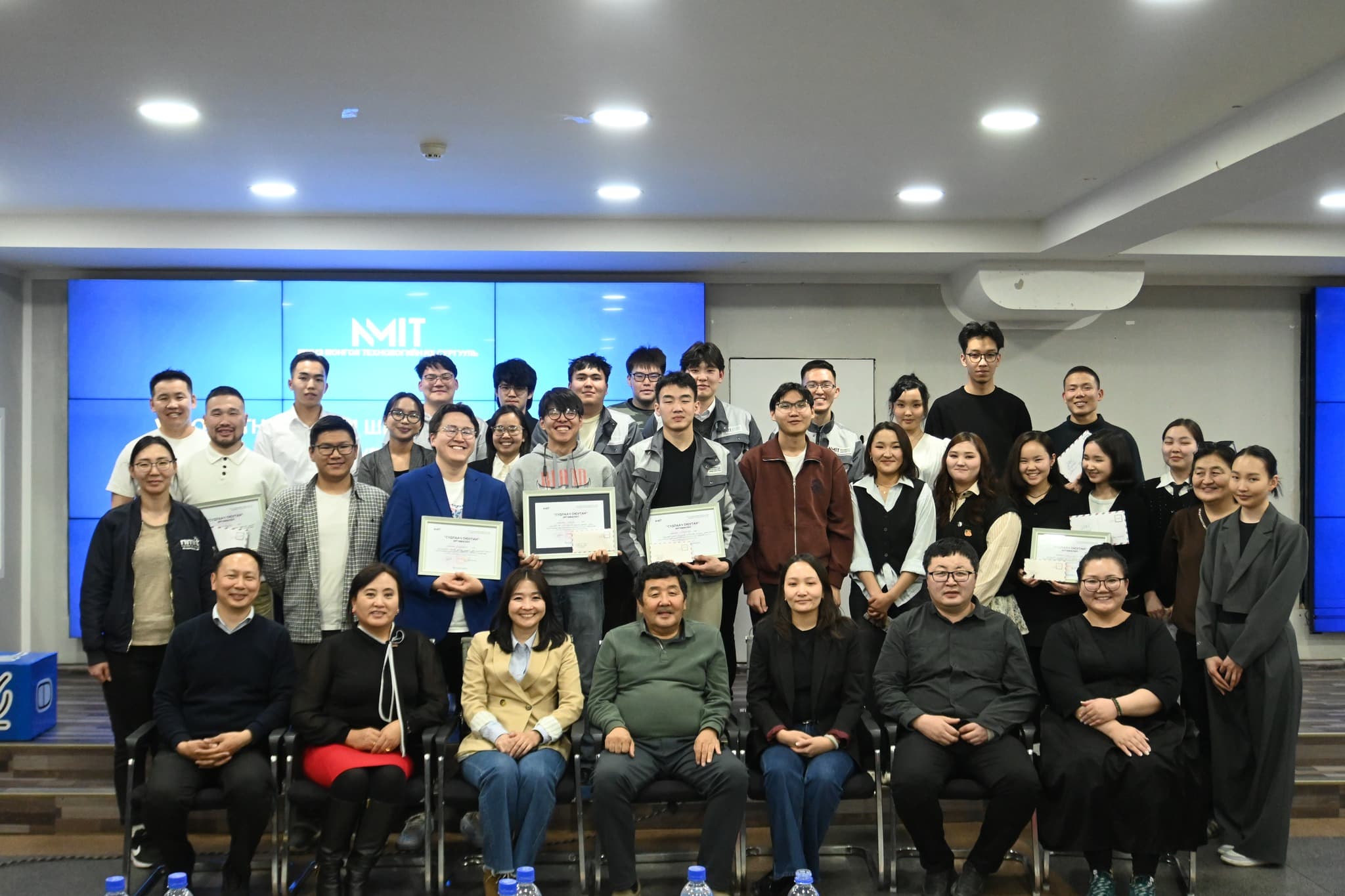 VIII ОЮУТНЫ ЭРДЭМ ШИНЖИЛГЭЭНИЙ ХУРАЛ АМЖИЛТТАЙ ЗОХИОН БАЙГУУЛАГДЛАА