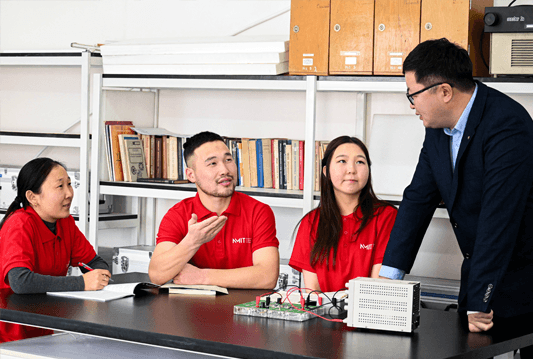 Багш, физикийн боловсрол